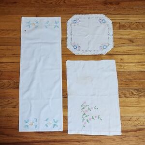 Lot of Vintage Midcentury Embroidered White Linen Doily Table Runner Set